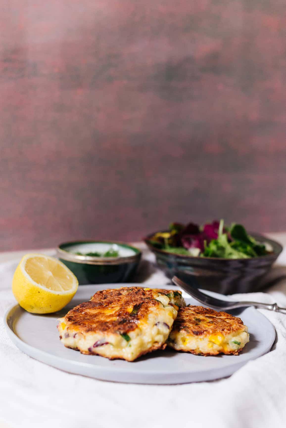 Karfiol-Mais Fritters mit Joghurt Dip Rezept | Happy Plates