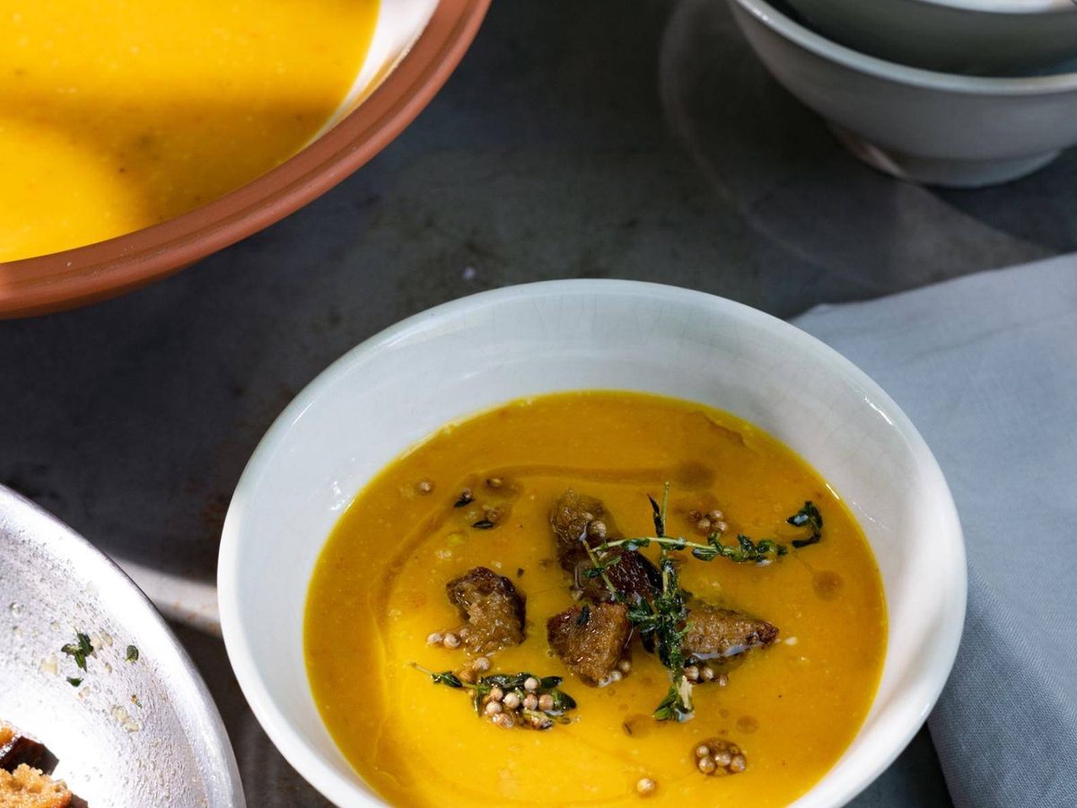 Geröstete Kürbissuppe mit Thymian und Croutons Rezept | Happy Plates Geröstete Kürbissuppe mit Thymian und Croutons Rezept | Happy Plates