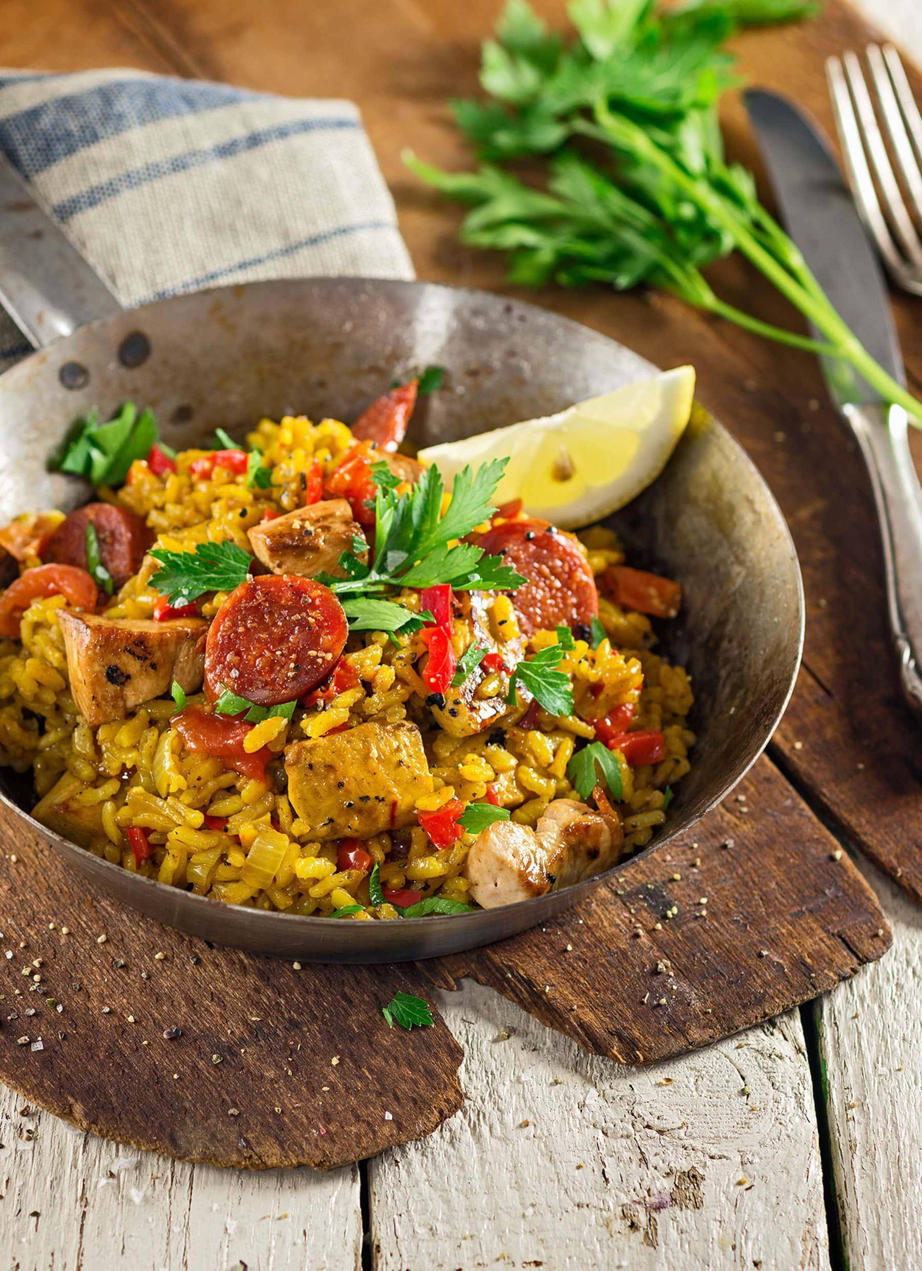Chicken Paella mit Chorizo und Safran Rezept Happy Plates