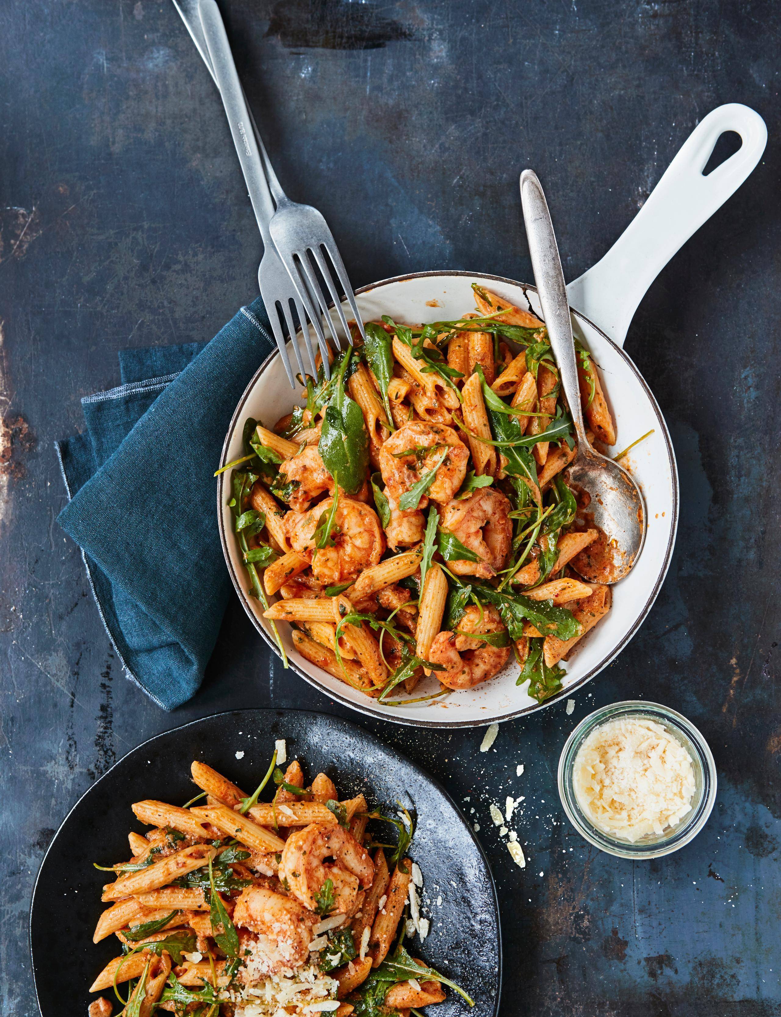 Penne Rosa mit Garnelen und Rucola Rezept | Happy Plates