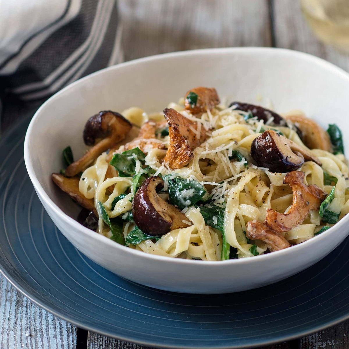 Tagliatelle mit Pilzen und Babyspinat Rezept | Happy Plates Tagliatelle mit Pilzen und Babyspinat Rezept | Happy Plates