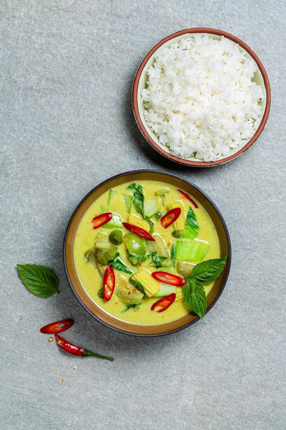 Grünes Thai Curry mit Gemüse Rezept | Happy Plates