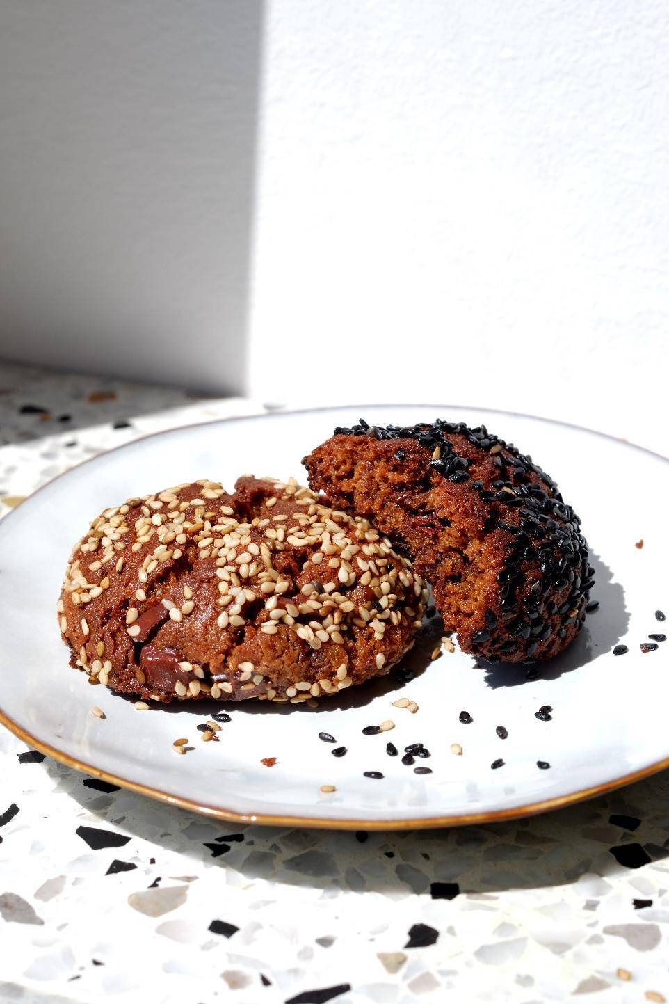 Sesame Miso Chocolate Chip Cookies (vegan, glutenfrei) Rezept Happy