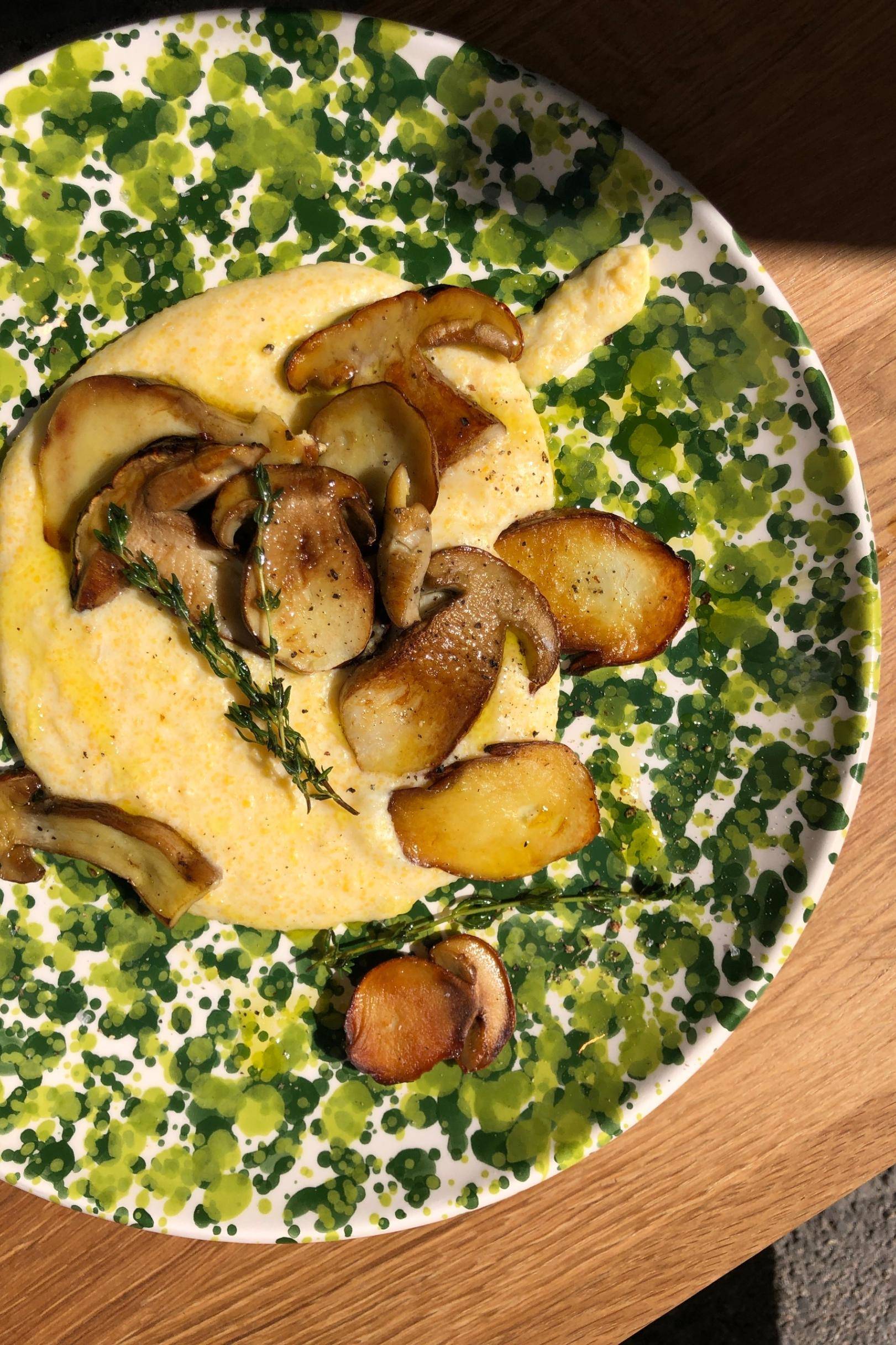 Gebratene Steinpilze auf cremiger Polenta Rezept | Happy Plates