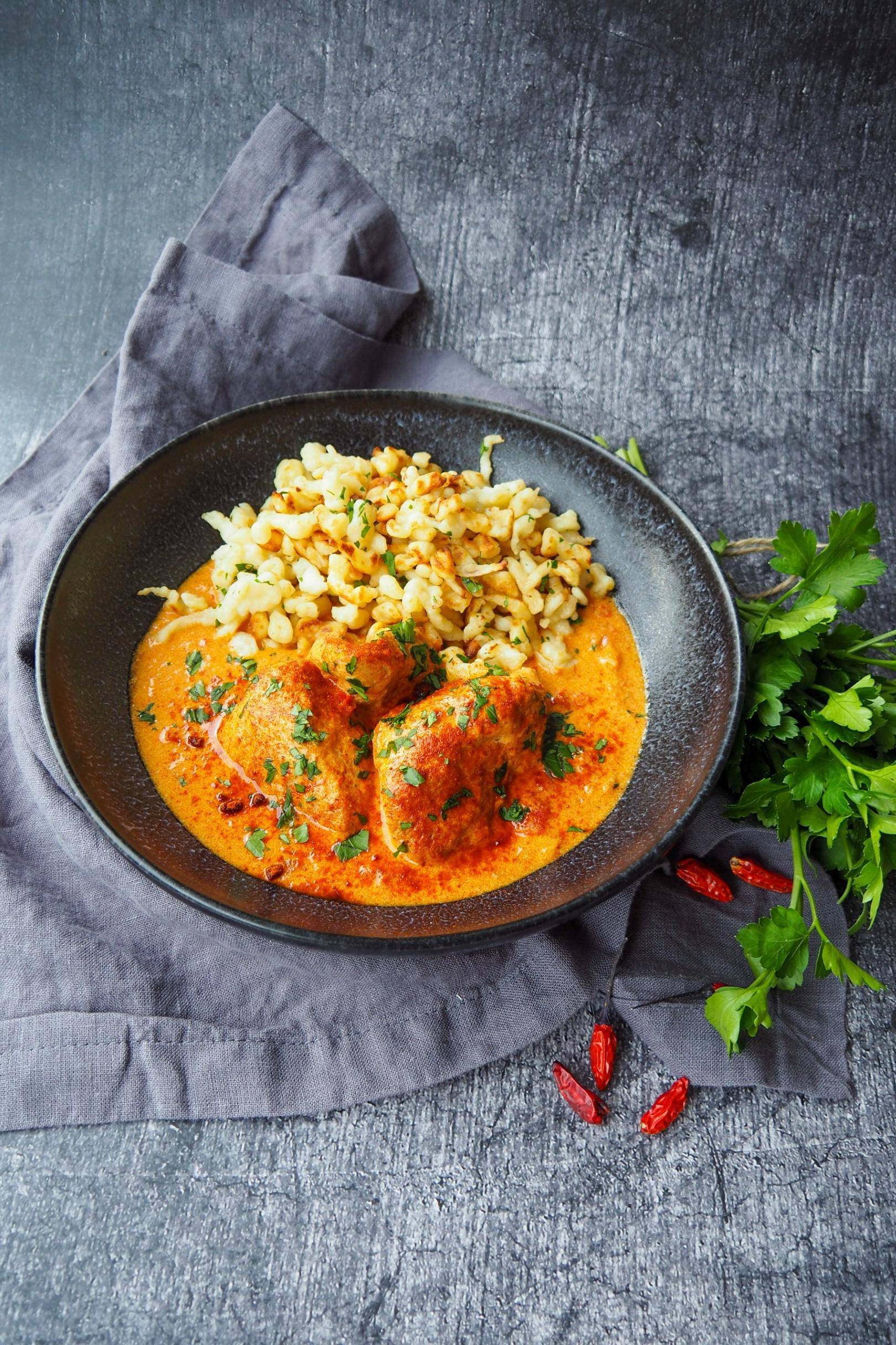 Paprikahuhn mit Spätzle Rezept | Happy Plates