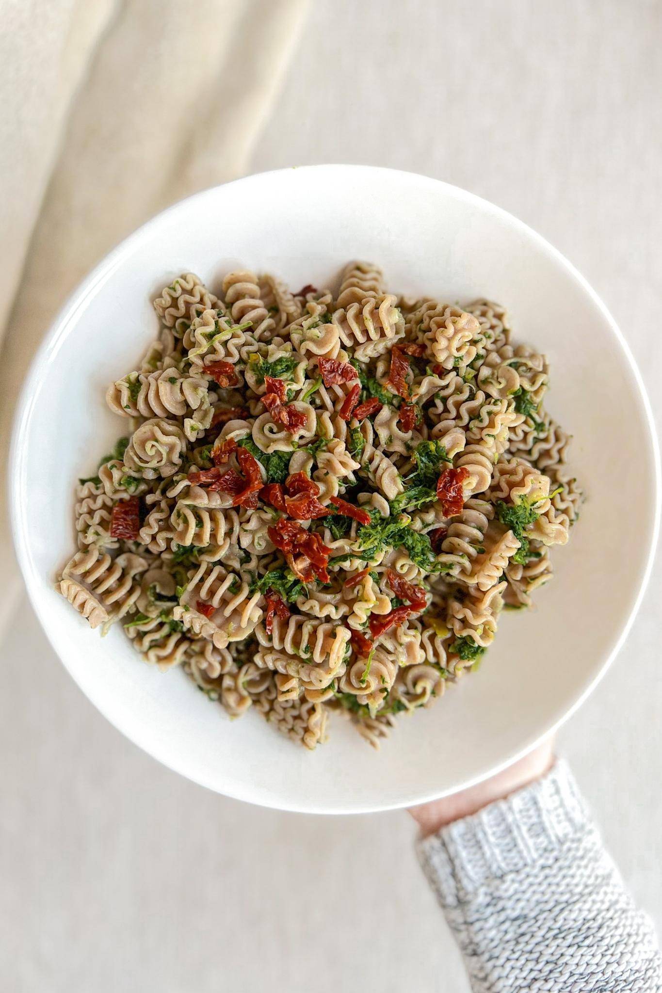 Pasta mit Blattspinat und getrockneten Tomaten Rezept | Happy Plates