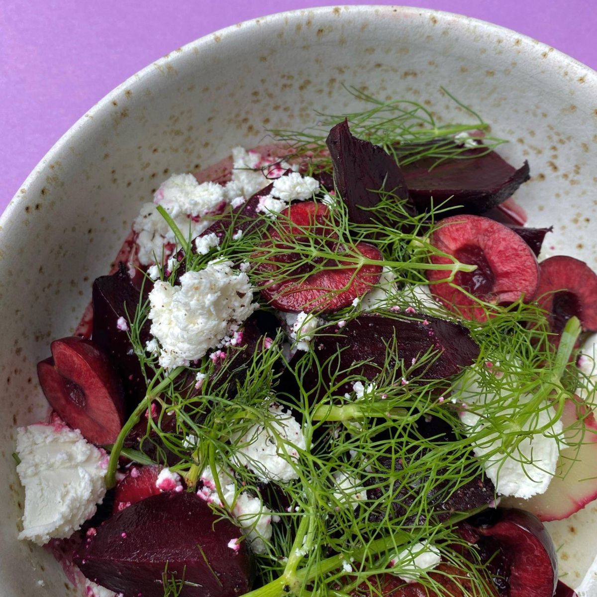 Rote Rübe, Kirsche, Kartoffel, Fenchelgrün, Ziegenkäse Rezept | Happy ...