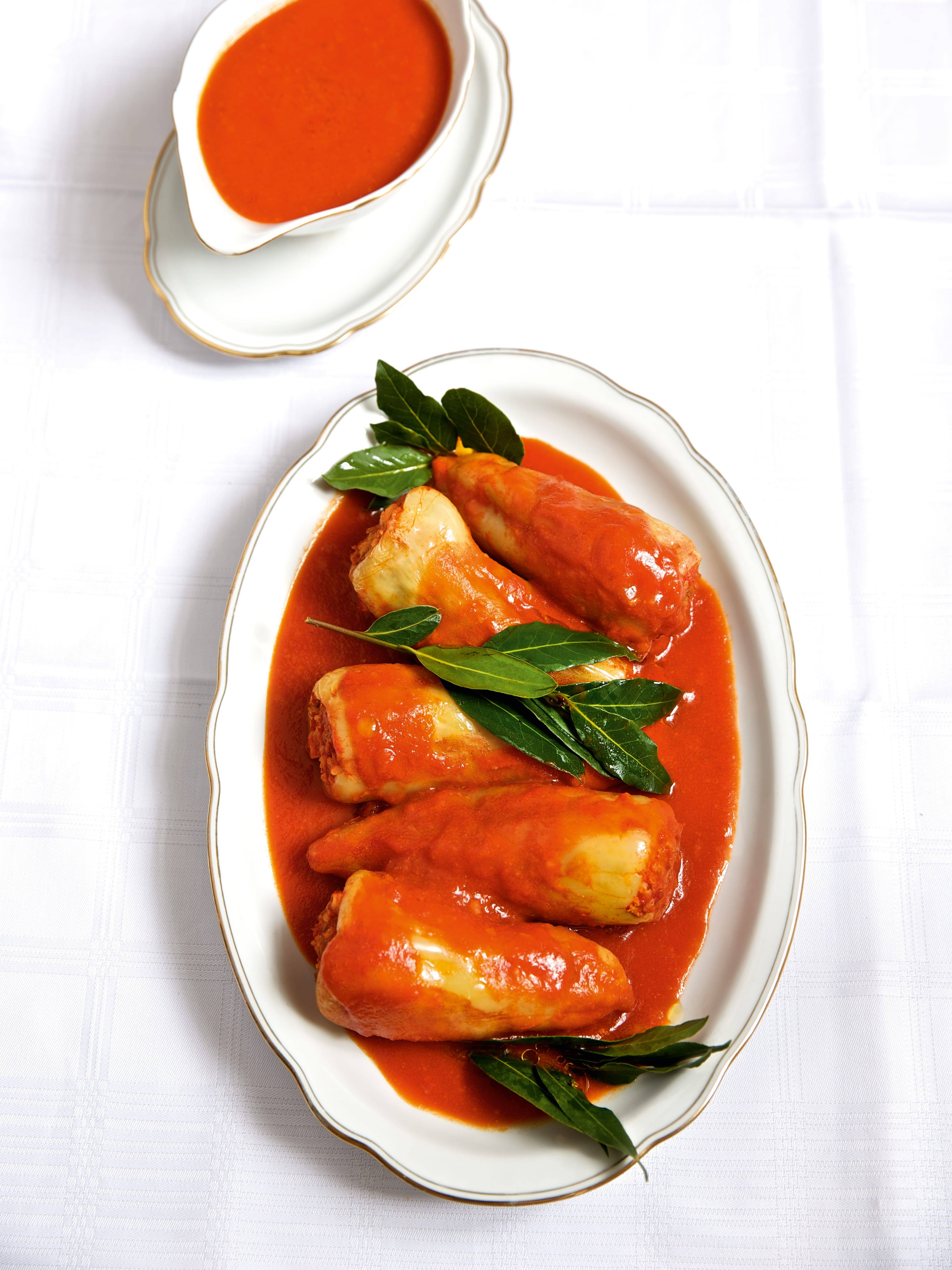 Gefüllte Paprika in Paradeisersauce auf klassische Art