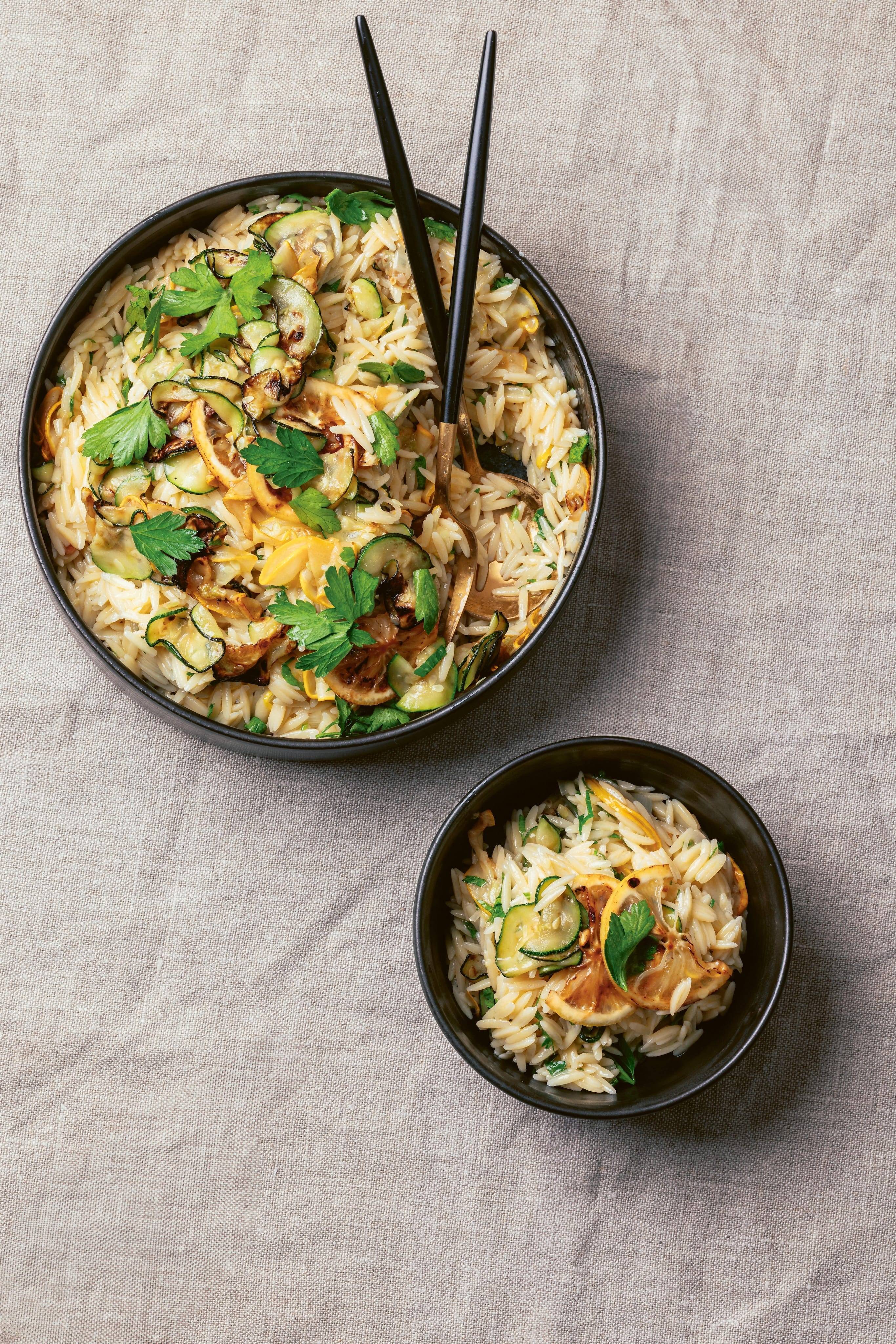 Orzo mit Zucchini und Zitrone