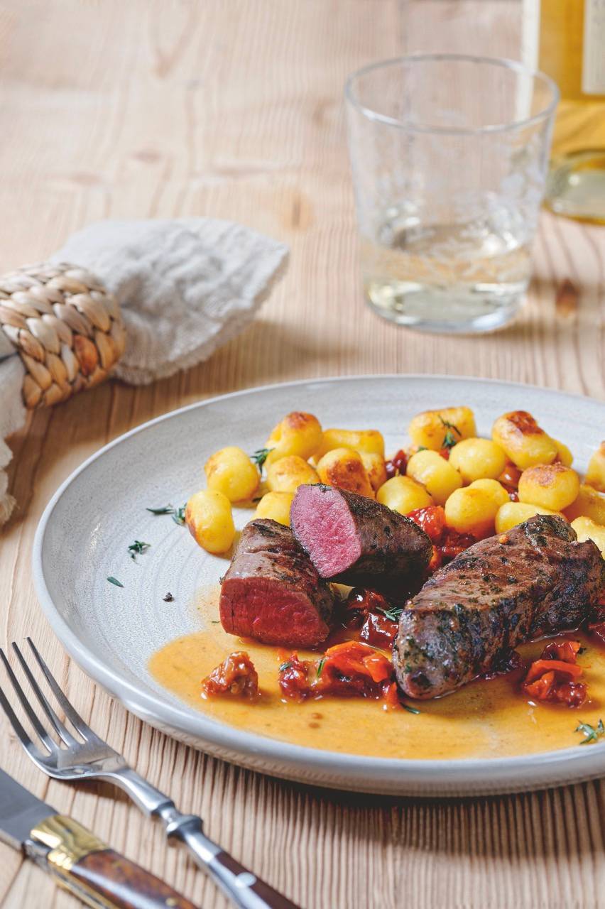 Rehsteaks mit Gnocchi und Lillet-Butter